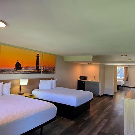 Days Inn And Suites By Wyndham Port Huron Bagian luar foto