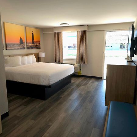 Days Inn And Suites By Wyndham Port Huron Bagian luar foto