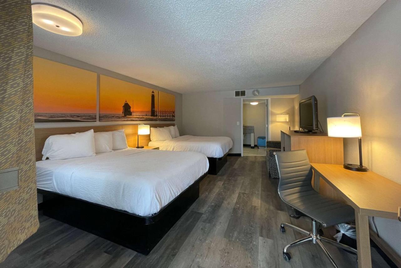 Days Inn And Suites By Wyndham Port Huron Bagian luar foto