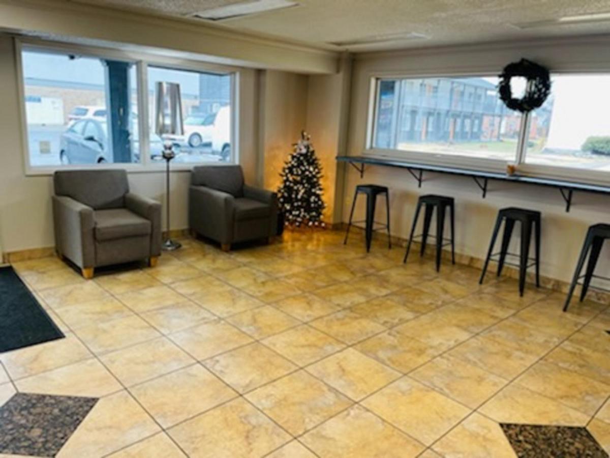 Days Inn And Suites By Wyndham Port Huron Bagian luar foto