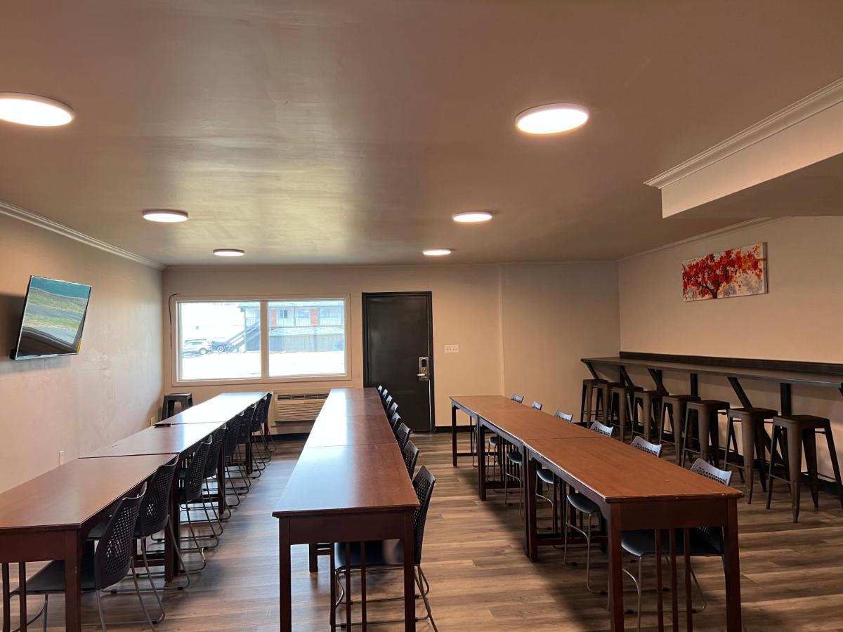 Days Inn And Suites By Wyndham Port Huron Bagian luar foto