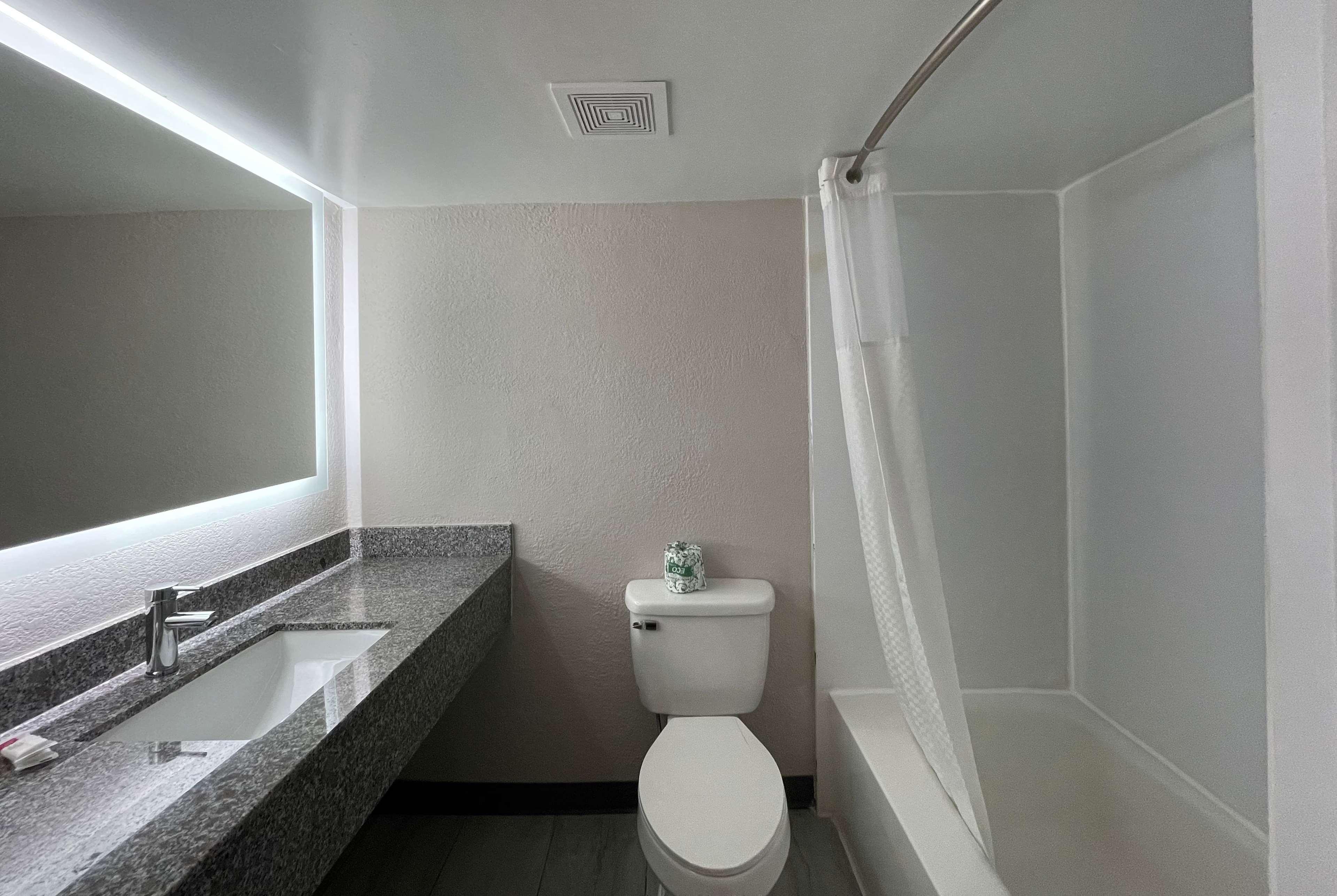 Days Inn And Suites By Wyndham Port Huron Bagian luar foto