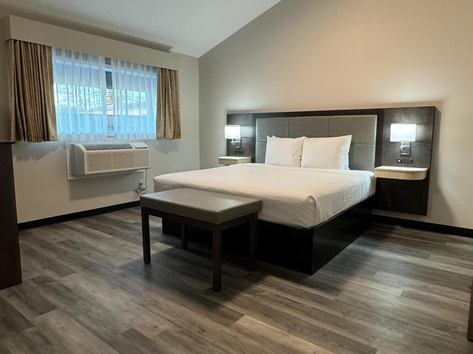 Days Inn And Suites By Wyndham Port Huron Bagian luar foto