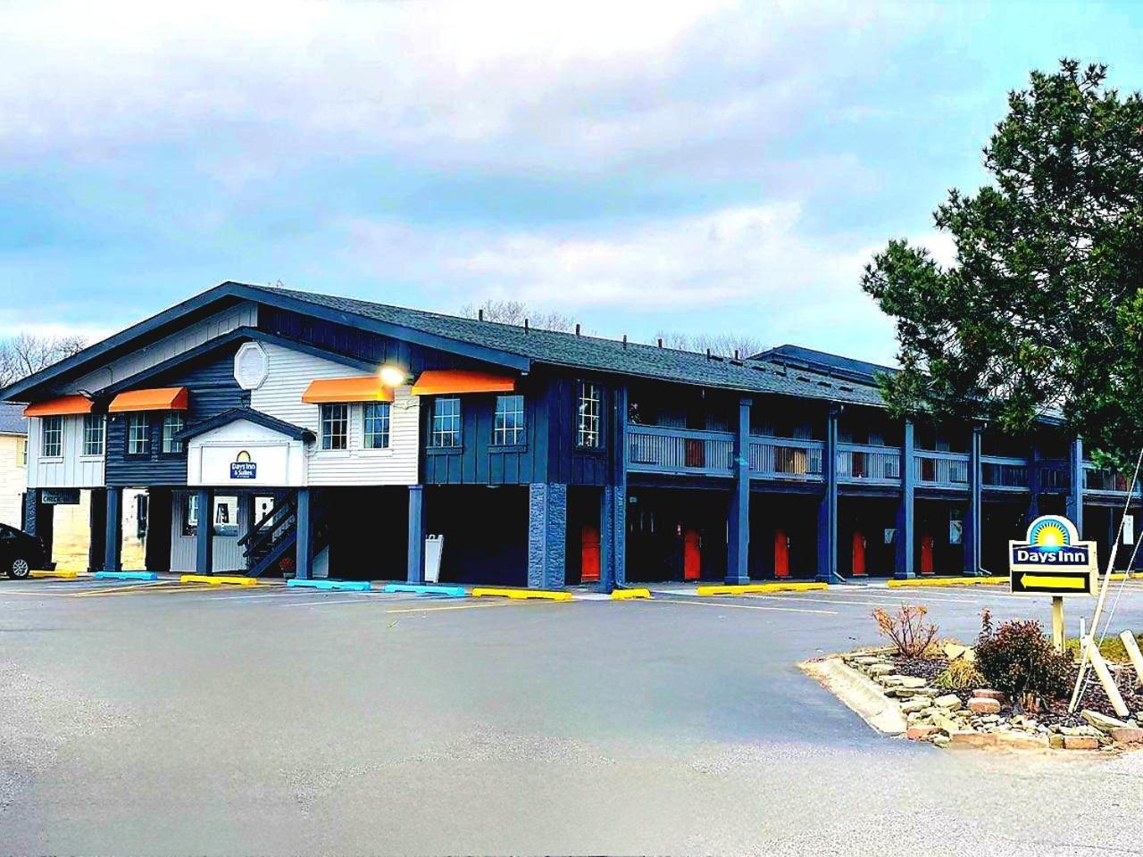 Days Inn And Suites By Wyndham Port Huron Bagian luar foto