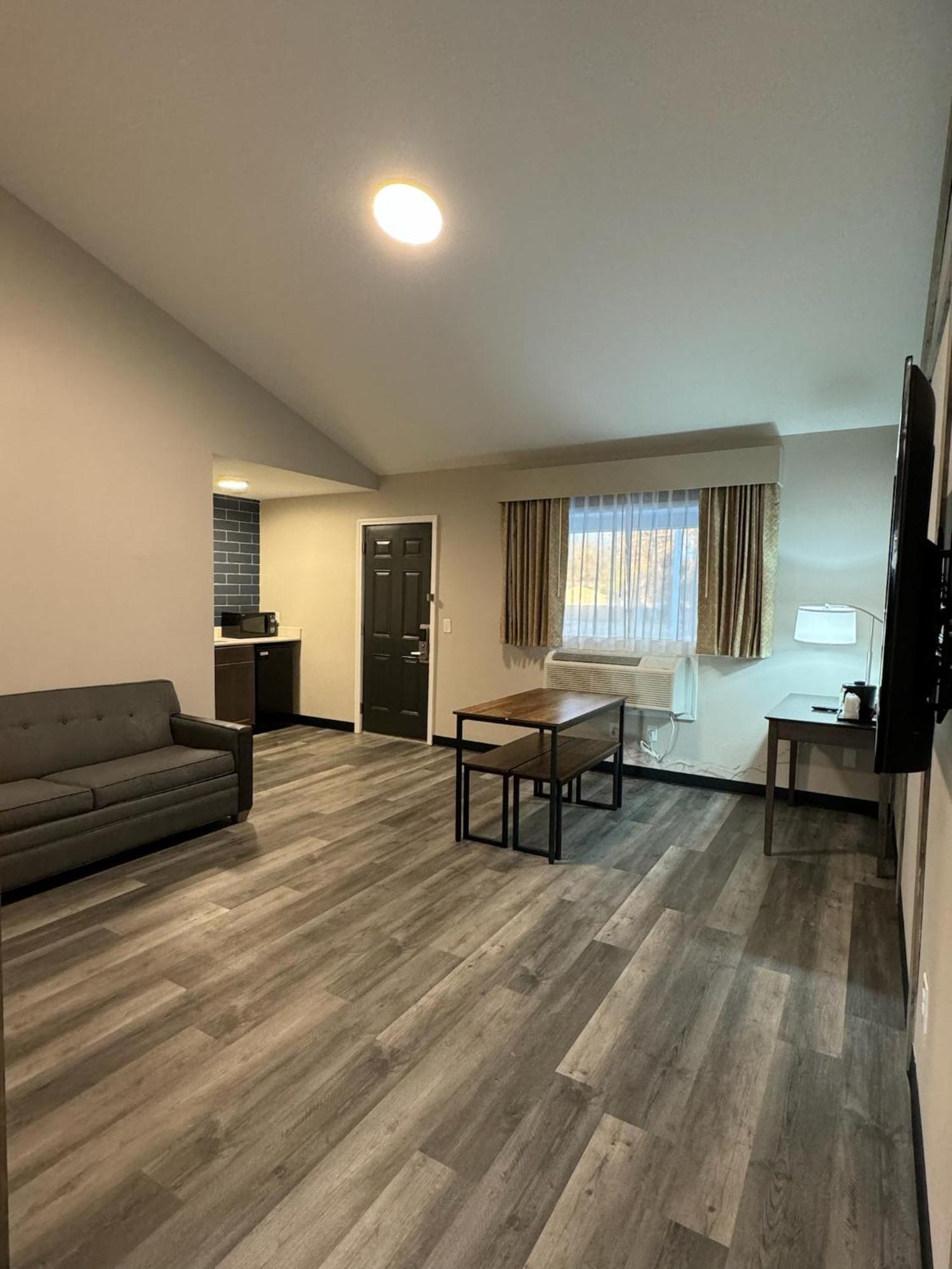 Days Inn And Suites By Wyndham Port Huron Bagian luar foto