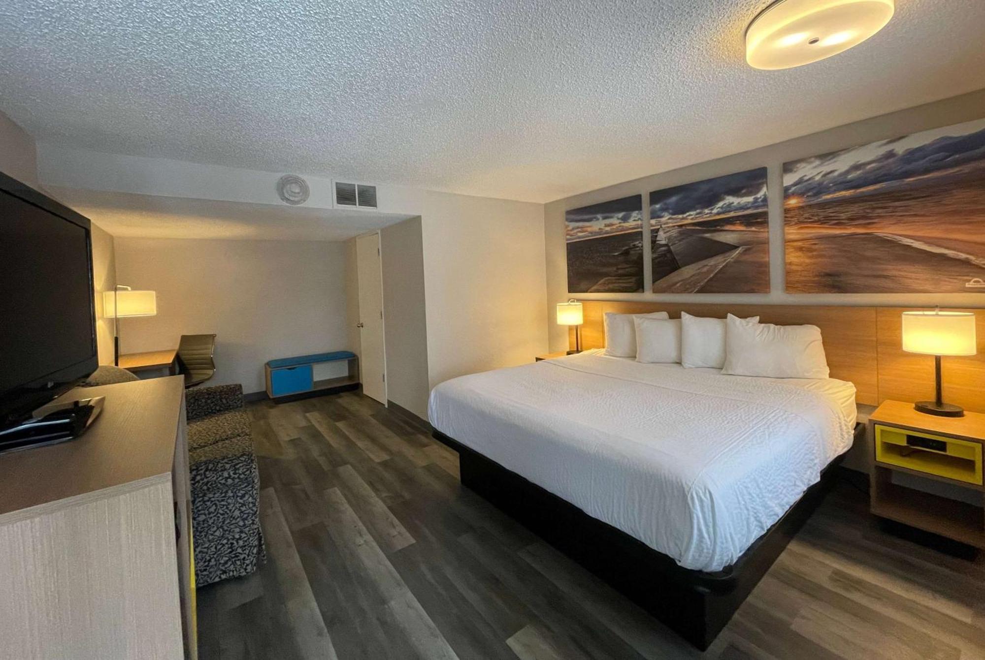 Days Inn And Suites By Wyndham Port Huron Bagian luar foto