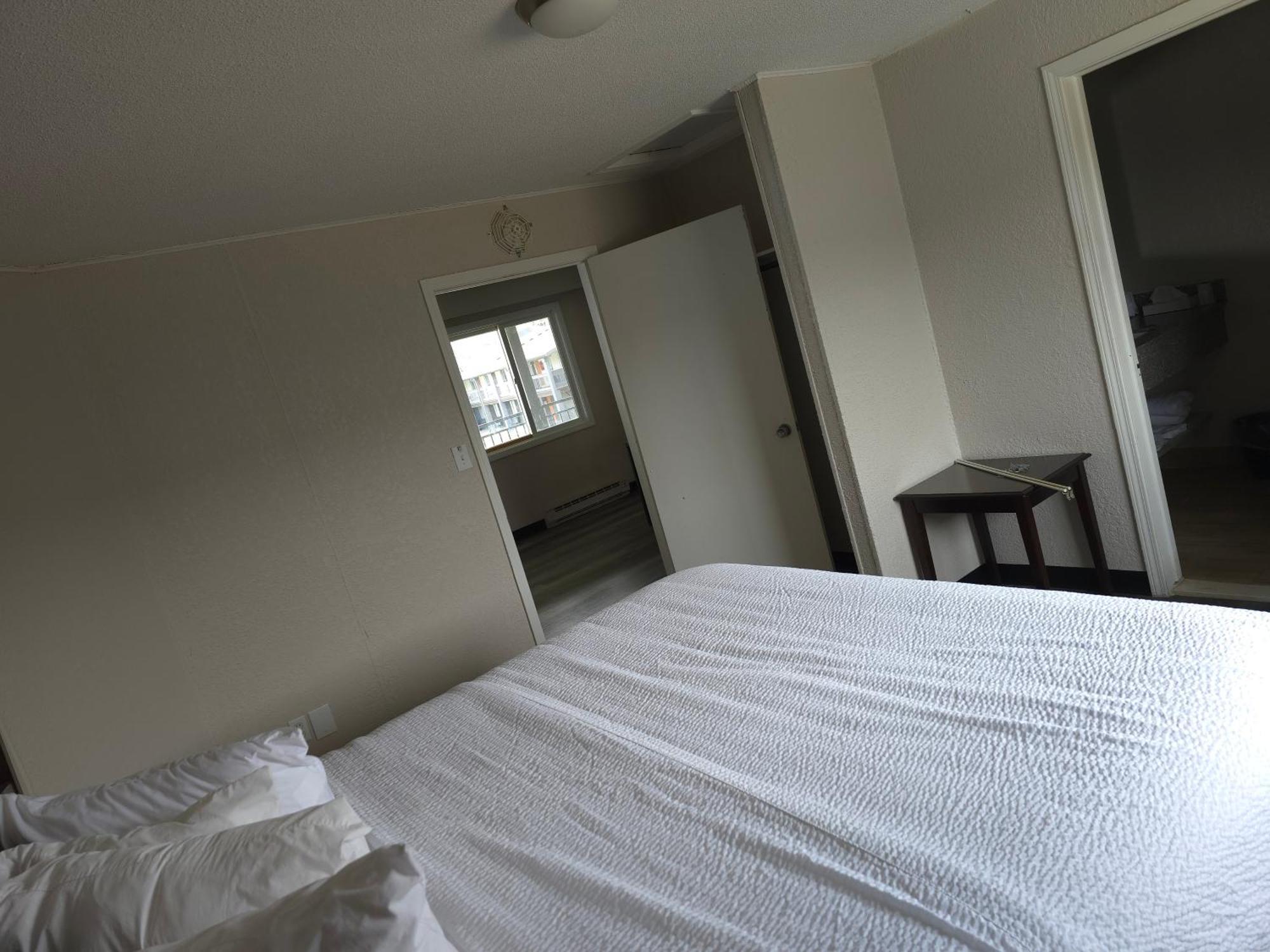 Days Inn And Suites By Wyndham Port Huron Bagian luar foto