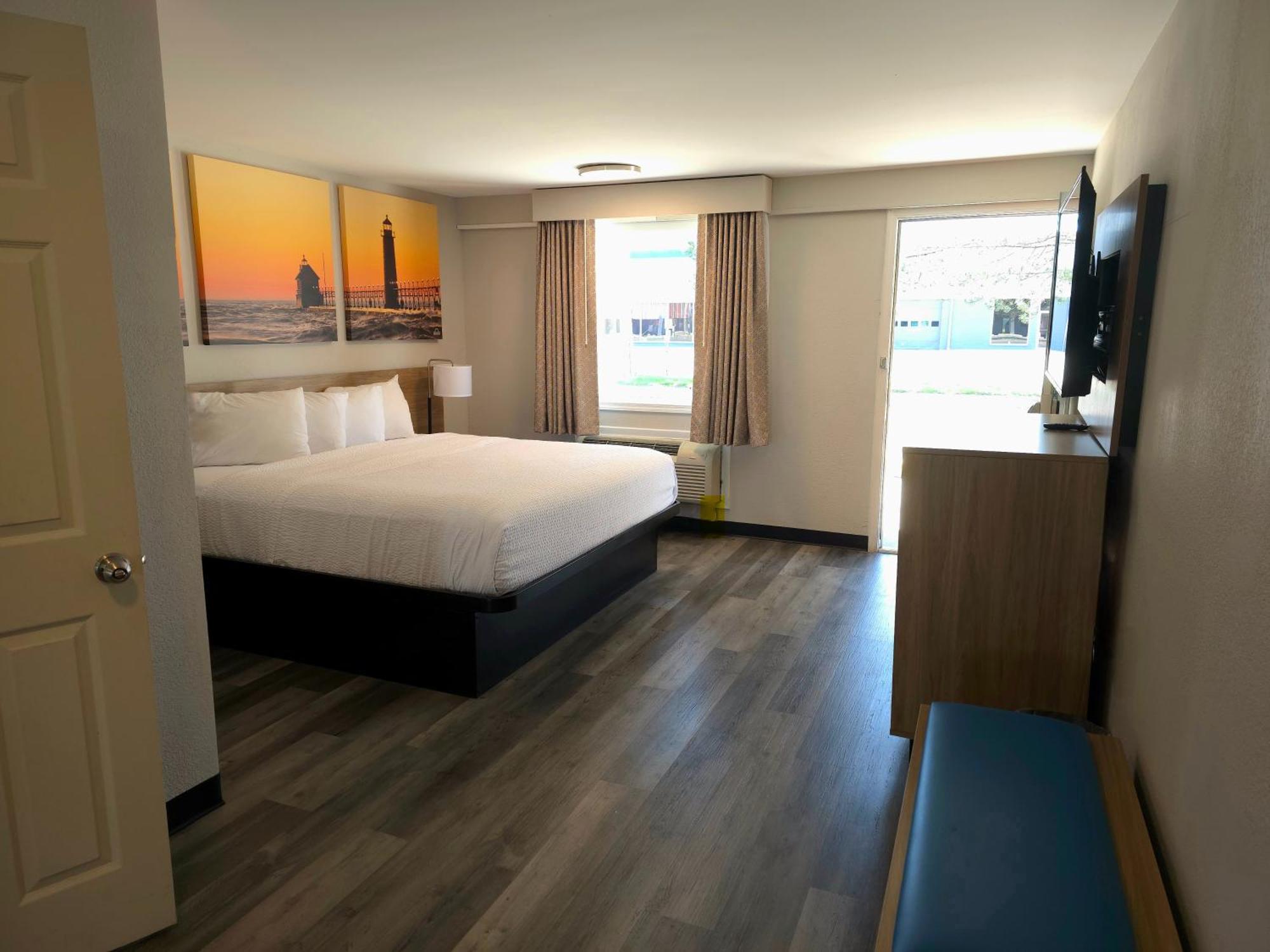 Days Inn And Suites By Wyndham Port Huron Bagian luar foto