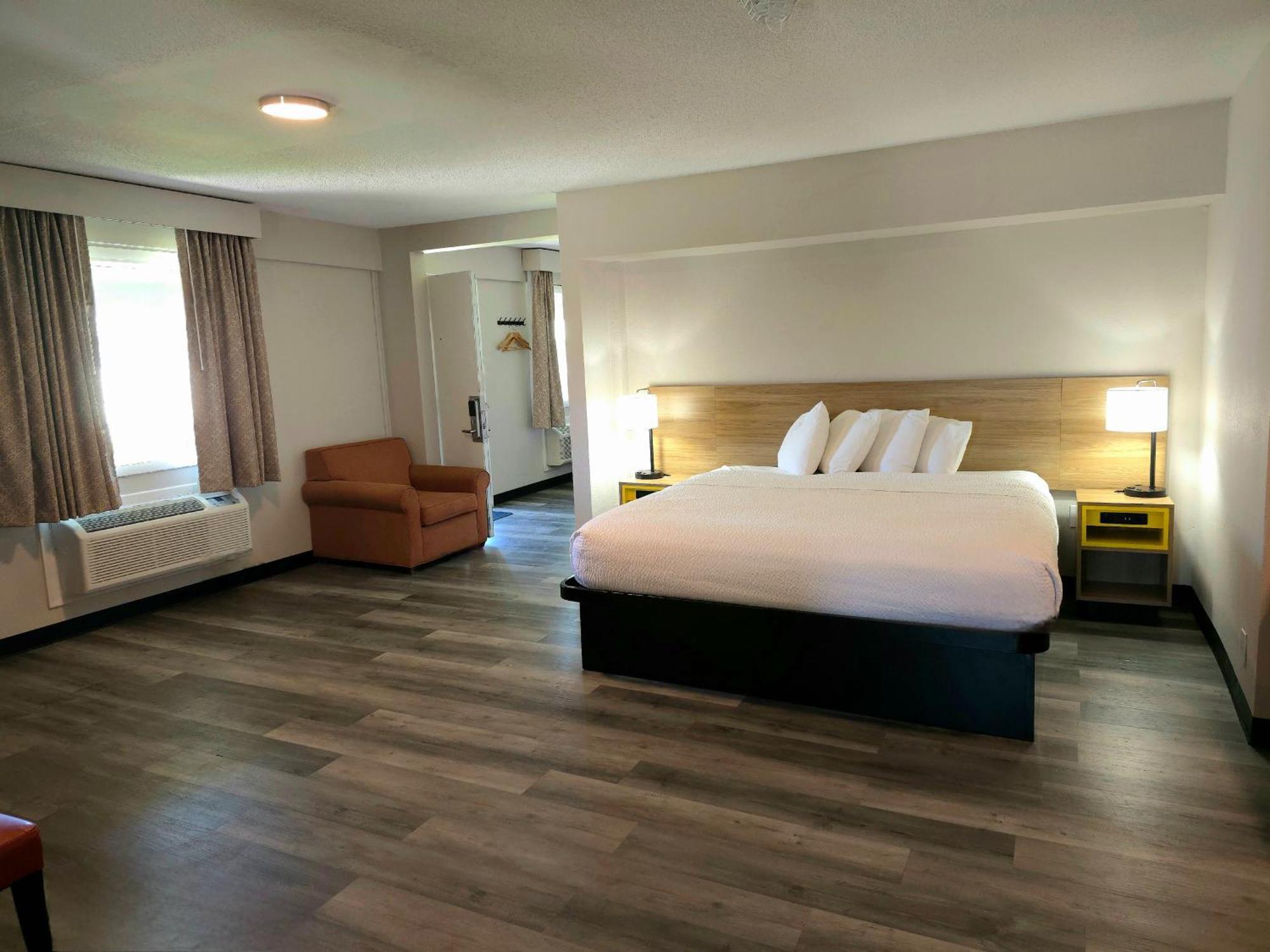 Days Inn And Suites By Wyndham Port Huron Bagian luar foto