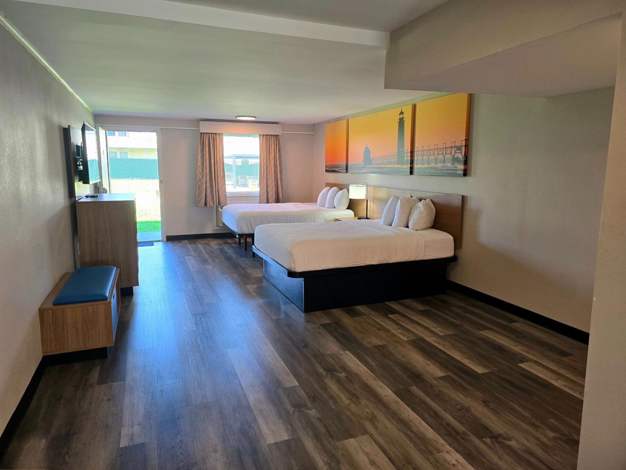 Days Inn And Suites By Wyndham Port Huron Bagian luar foto