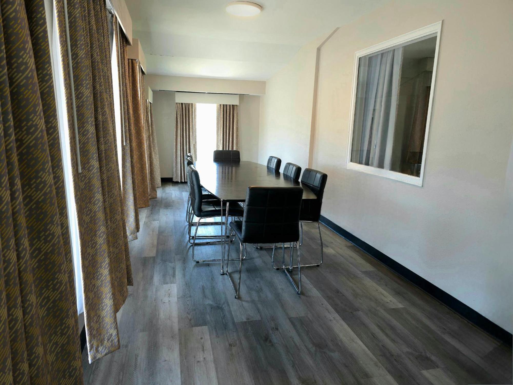 Days Inn And Suites By Wyndham Port Huron Bagian luar foto